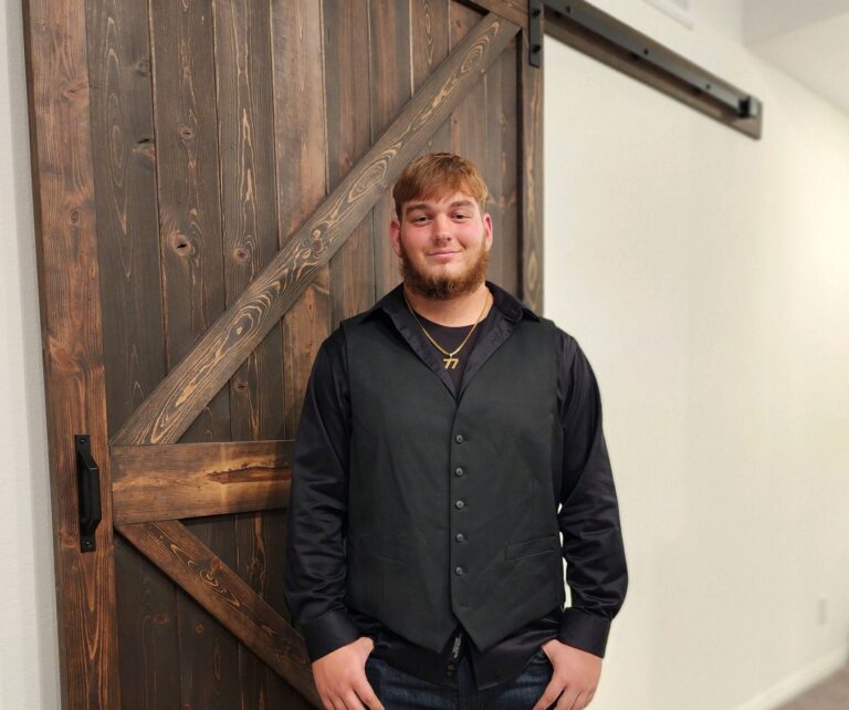 PVHS Athlete Hunter Mellinger Shatters Two School Weightlifting Records