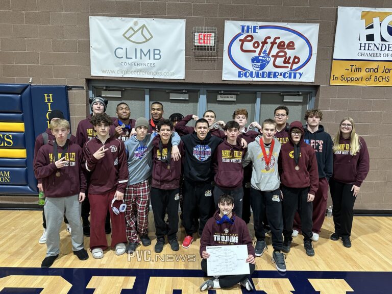 Trojans Finish Second at Regionals, Qualify 10 Wrestlers for State